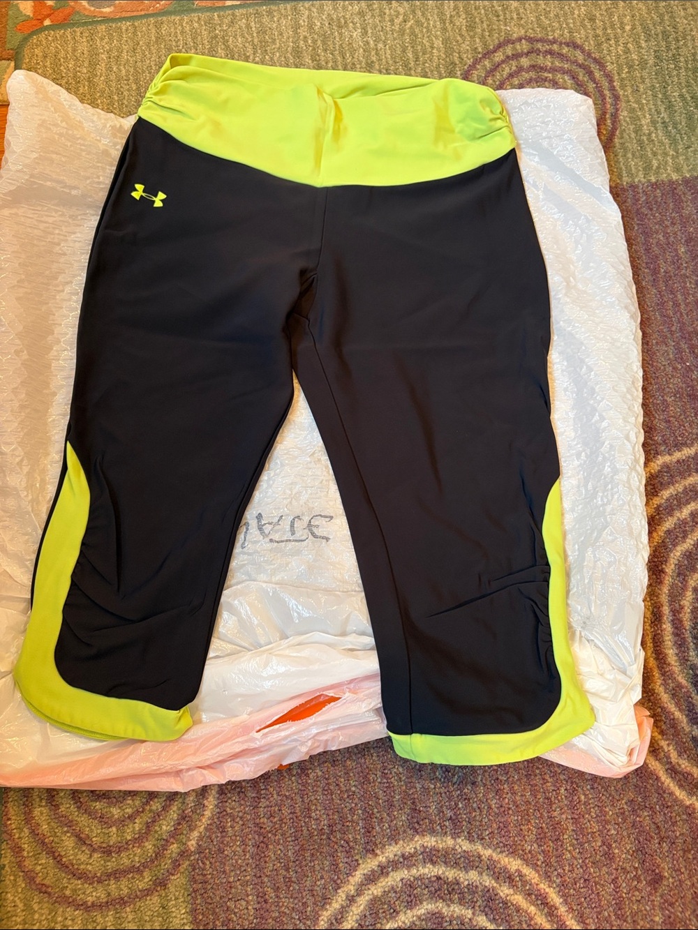 Under Armour Black with  Lime Waistband & Trim Capri Leggings Large